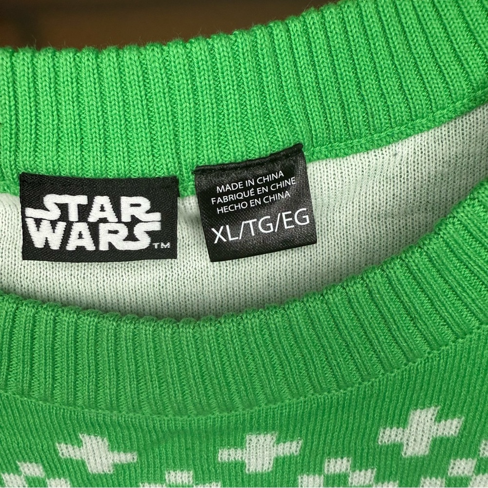 Star Wars Sweater The Mandalorian Baby Yoda with a Santa Hat Size:XL - Picture 2 of 7